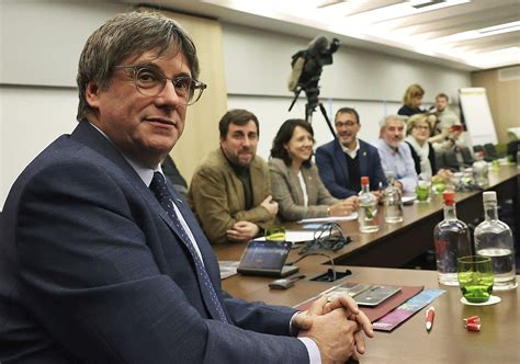 Puigdemont exhibe que Sánchez está en sus manos y amenaza los planes