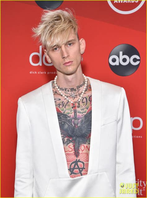 Megan Fox Machine Gun Kelly Make Red Carpet Debut At American Music