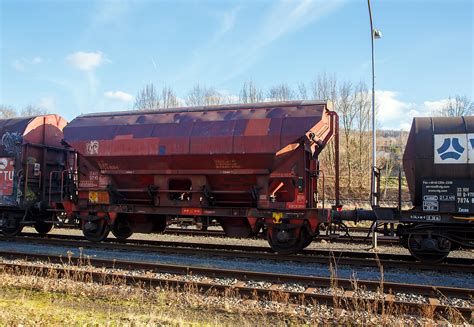 Gedeckter Zweiachsiger Sch Ttgutwagen Mit Dosierbarer