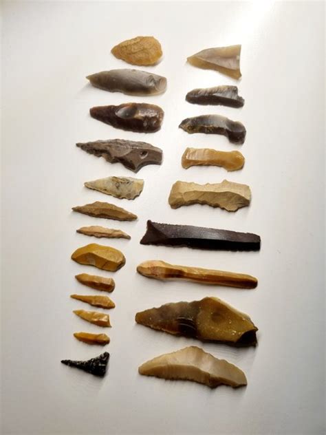 Neolithic Stone Neolithic flint tips, drills, scrapers, - Catawiki