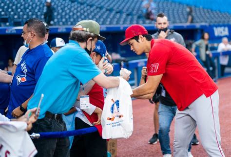 なんてこったぁ大谷翔平の心温まる対応に敵地ファンが感動子どもが喜ぶ姿に海外記者もほっこり2022名場面珍場面 THE