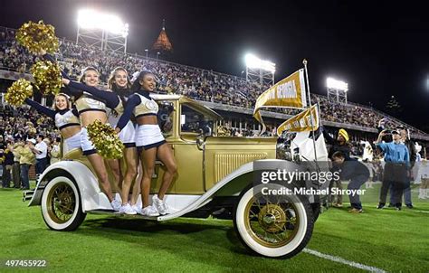 Georgia Tech Yellow Jackets Cheerleaders Photos And Premium High Res