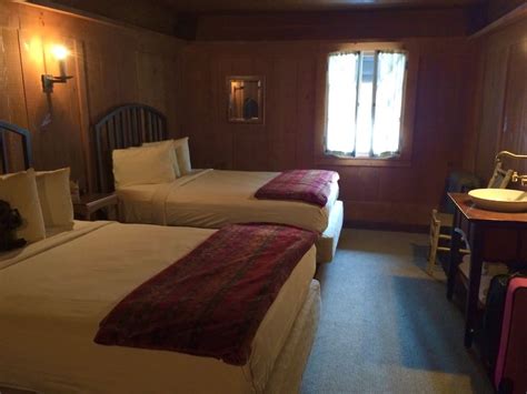 Old Faithful Inn With Kids Yellowstone Carful Of Kids