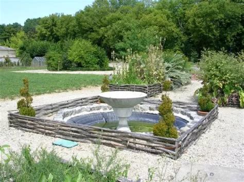 Jardin Jeanne d Albret d inspiration médiévale Aixe sur Vienne