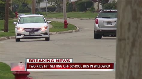 Police looking for driver who struck 2 children in Willowick