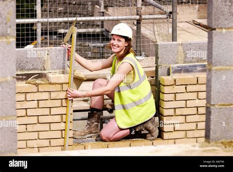 A Female Bricklayer Uk Stock Photo Alamy