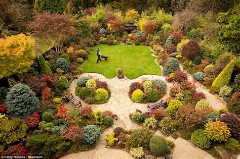 Secrets of Britain's loveliest gardens revealed | Daily Mail Online