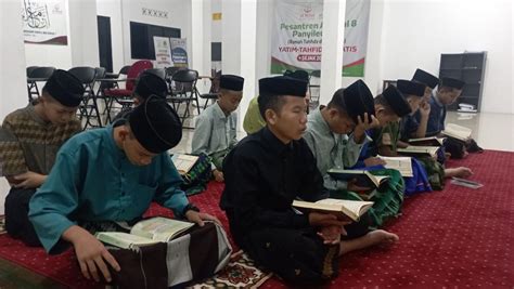 Rutinitas Penuh Makna Santri Pesantren Al Hilal 8 Panyileukan