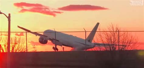 Breaking Air Canada Boeing 777 300 Encountered Dangerous Wind Shear On