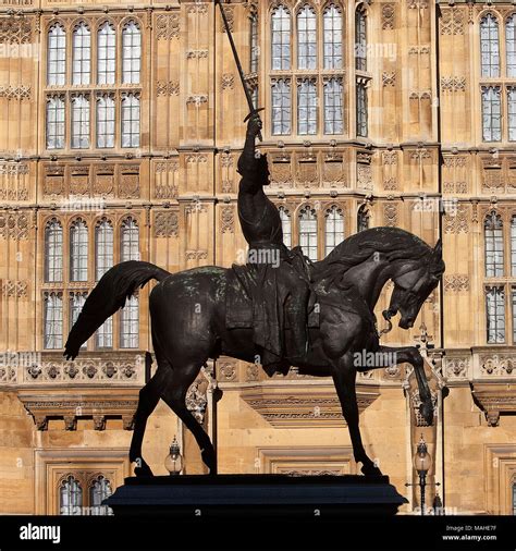 Richard Lionheart Statue High Resolution Stock Photography and Images ...