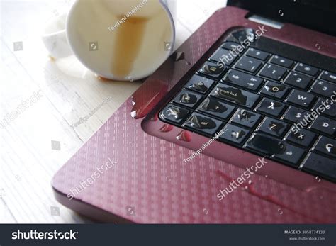 302 Coffee Spill On Laptop Keyboard Images, Stock Photos & Vectors ...