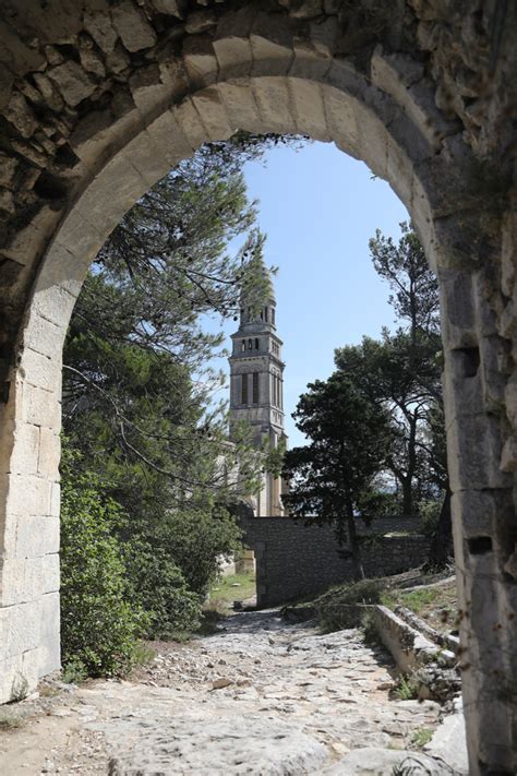 Aux Portes Des Alpilles Le Sentier De La Pierre Orgon Id Es De