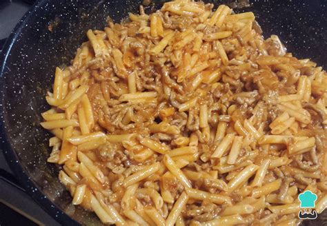 Pasta con carne picada y tomate frito Fácil