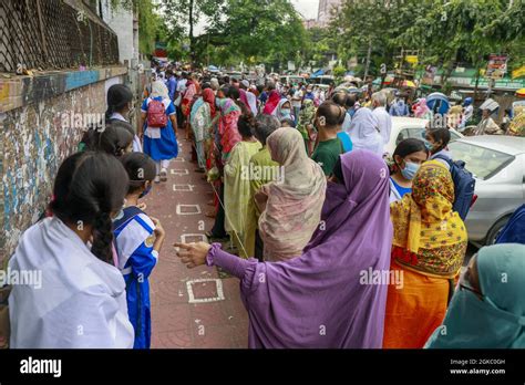 Students And ParentsâÂ€Â™ Crowd Outside Motijheel Ideal School And