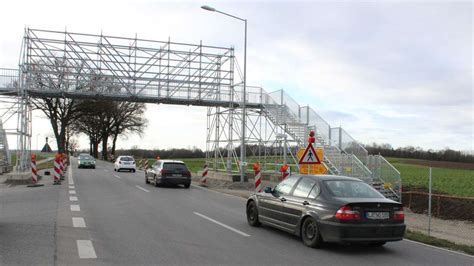 Warteraum Asyl Erding Lenz und Bayerstorfer Brücke über B 388