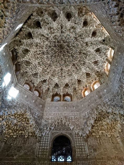 The peak of Islamic art in Alhambra Granada,Spain. : r/interestingasfuck