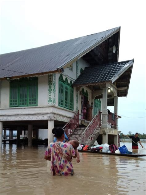 Jiwa Di Aceh Utara Harus Mengungsi Akibat Banjir Dialeksis