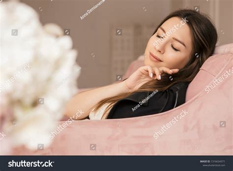 Sexy Fit Brunette Caucasian Woman Dress Foto Stok Shutterstock