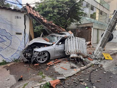 Motorista Que Bateu Em Poste E Destruiu Parte De Uma Casa Em Juiz De