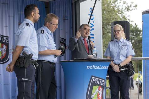 Bewerbungskampagne Der Polizei Nrw Durch Innenminister Herbert Reul