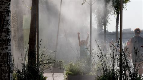 Paris Brumisateurs Dans Les Rues Et Parcs Cet T Pour Faire Face