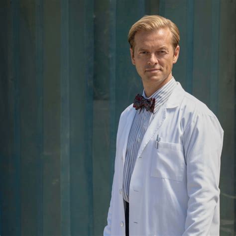 Robert Iriwn Attacked by Crocodile Before ‘DWTS’ (Exclusive) - Parade