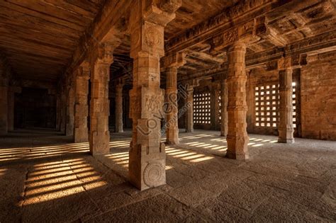 photo   pillared hall  airavatesvara temple picture  hd
