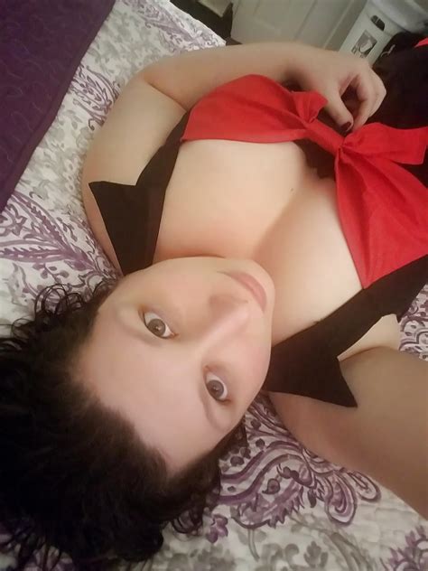 Chubby Brunette Amateur Richelle Ryan Flaunts Her Cleavage At Her Home CoedCherry