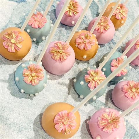 Birthday Cake Pops Cocostreatla