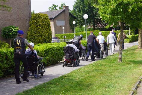 Veteranen Motorrijders Op Bezoek Bij Zorgcentrum In Bunschoten Vanwege