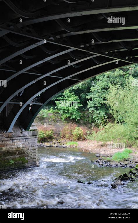 The River Kelvin Running Under Kelvinbridge In Glasgows West End Stock