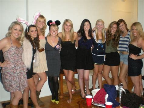 Sorority Sisters Licking Pussy