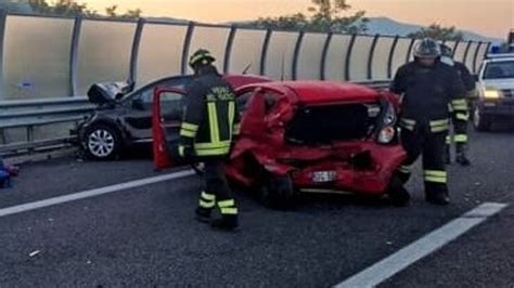 Incidente In Autostrada A A Sala Consilina Morta Bimba E Feriti Nel