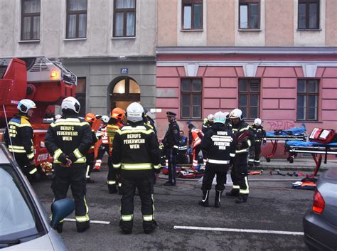 Schaulustige Forderten Wiener Bei Brand Zum Springen Auf Schwer