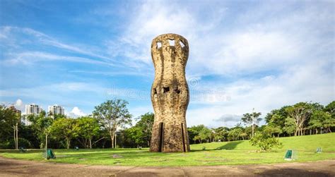 Monumento Em Honra Dos Indígenas Do Aos Povos De Monumento Imagem