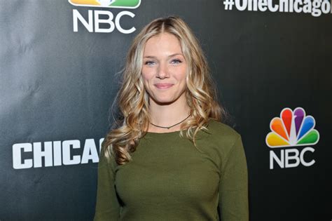 Chicago Pd Actress Tracy Spiridakos Rocks Gown With Sneakers In