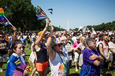 Multitudinarias Marchas Del Orgullo Gay En Diferentes Partes Del Mundo