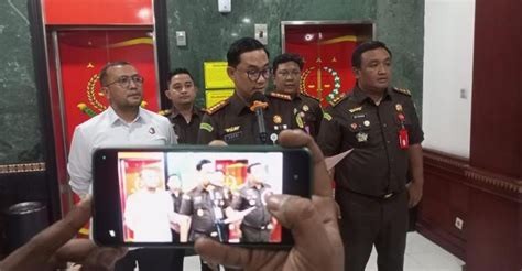 Tersangka Kasus Korupsi Pengadaan Gula Yang Rugikan Negara Rp 571