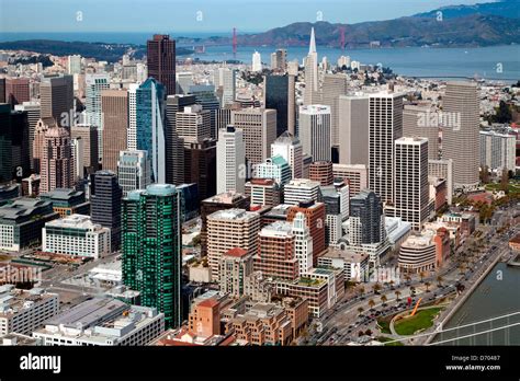 Vue aérienne de la ville de San Francisco Skyline avec le Golden Gate