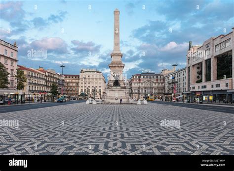 LISBON - JUNE 25: Eden Teatro (Eden Theatre) and Monument to the Restorers (Monumento dos ...