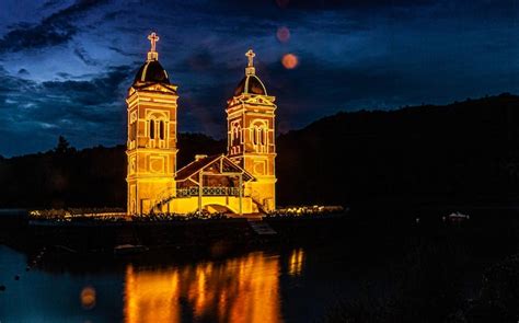 Torres Da Igreja Submersa Da Cidade De Ita Em Santa Catarina Foto Premium