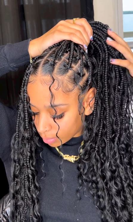 Medium Bohemian Knotless Synthetic Bora Braids