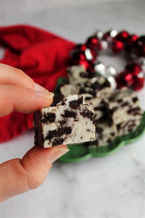 3 Ingredient Cookies And Cream Fudge Cooking With Carlee