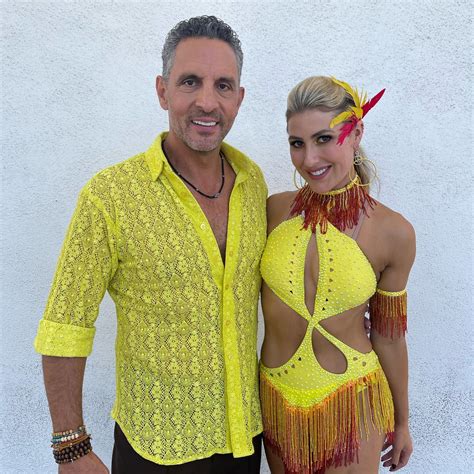 DWTS’ Mauricio Umansky ‘drops’ partner Emma Slater during live ...