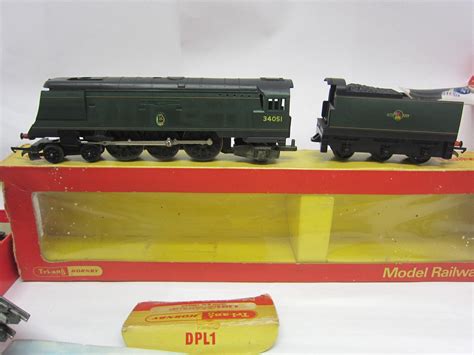 A Boxed Triang Hornby R356s Battle Of Britain Class 4 6 0 Locomotive Winston Churchill With Ten