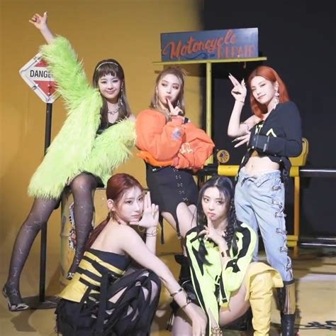 Chaeryeong Lia Yeji Ryujin Yuna Ot Itzy Lq Icon Mafia In The Morning