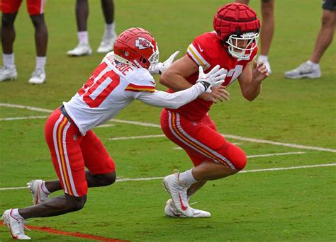 Travis Kelce, mic’d-up for Chiefs training camp, channels Dani Rojas of ...