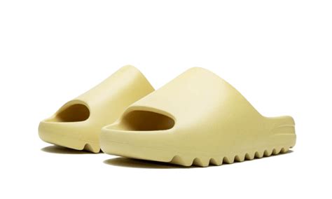 Desert Sand Yeezy Slides FW6344 Footisking