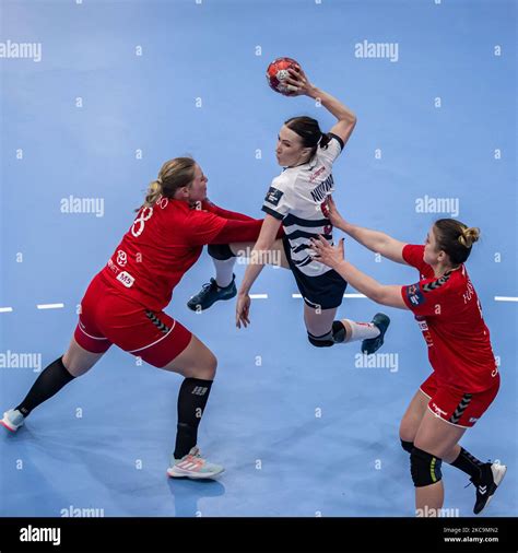 Natalia Nikitina De Hc Zvedna Joue Pendant Le Match De La Phase Du