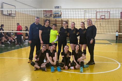 Povestea echipei de volei feminin a Colegiului Național Nichita